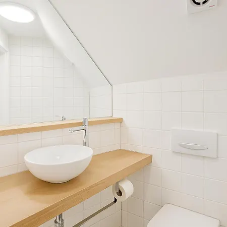 Mya Weinland Konukevi