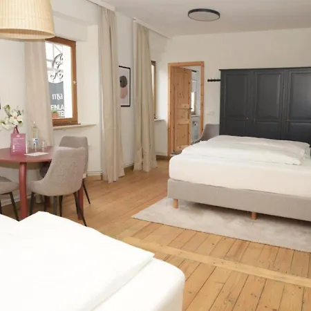 Konukevi Mya Weinland