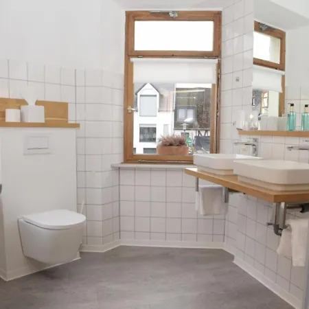 Mya Weinland Konukevi