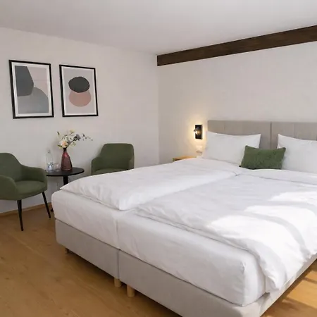 Mya Weinland 3*