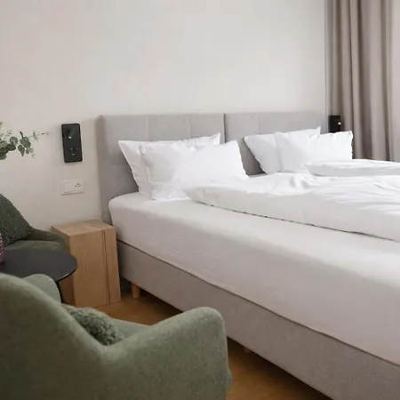 Konukevi Mya Weinland 3*