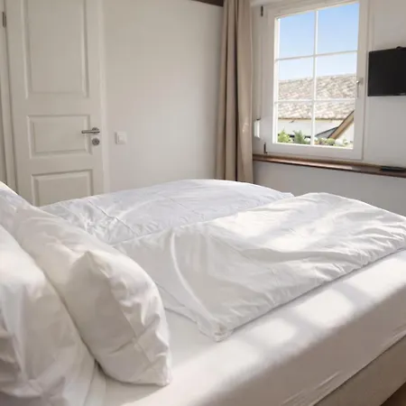 Mya Weinland Konukevi