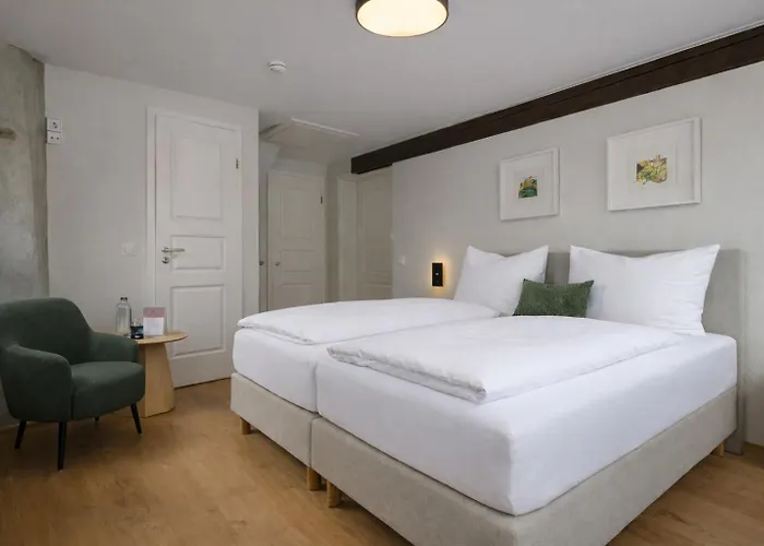 Mya Weinland 코베른곤도르프