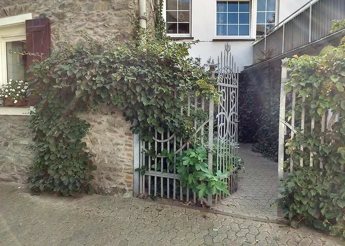 Mya Weinland 코베른곤도르프